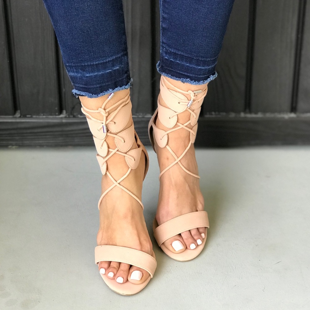 NIB Lace Up Teardrop Shaped Straps Kitten Sandal - Picture 2 of 5